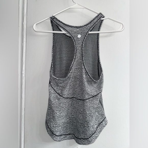 Lululemon Long Distance Tank size 4 - Picture 7 of 9